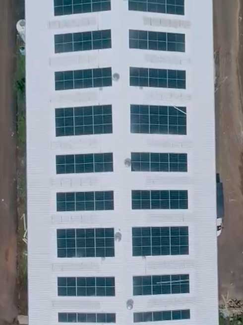 Techos con pinturas aislantes térmicas con paneles fotovoltaicos. CAMECA Programa de eficiencia energética